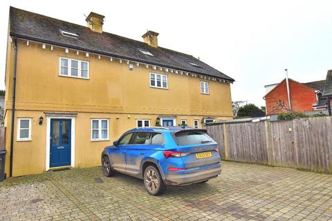3 bedroom end of terrace house to rent, Harmans Yard, Dunmow
