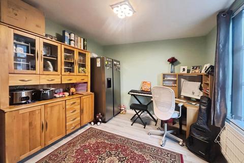 4 bedroom semi-detached house for sale, Lynwood Way, South Shields