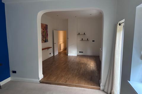 2 bedroom flat to rent, Thorney Hedge Road, London W4