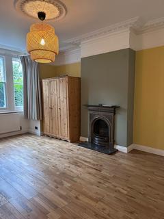 2 bedroom flat to rent, Thorney Hedge Road, London W4