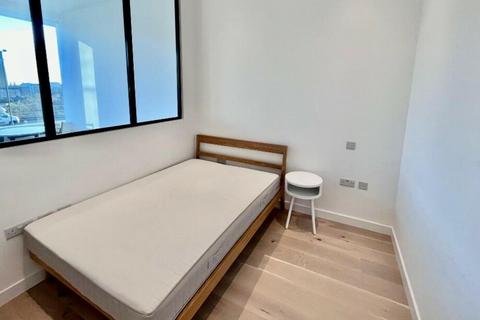 1 bedroom apartment to rent, Parkview Apartments, Great West Road, Brentford