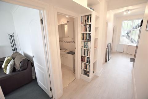 2 bedroom flat to rent, Palm Bay Avenue, Palm Bay Court, CT9
