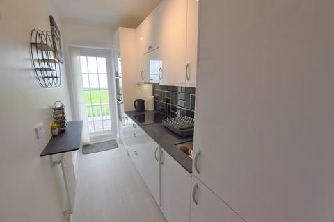 2 bedroom flat to rent, Palm Bay Avenue, Palm Bay Court, CT9