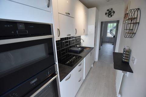 2 bedroom flat to rent, Palm Bay Avenue, Palm Bay Court, CT9