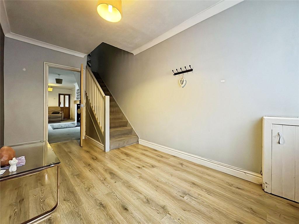 Entrance/Snug