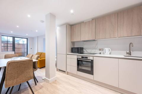 2 bedroom flat to rent, High Road, Wembley, HA0