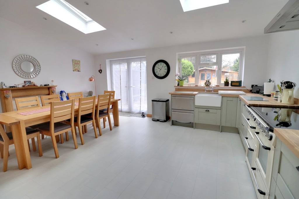 Kitchen/dining/family room
