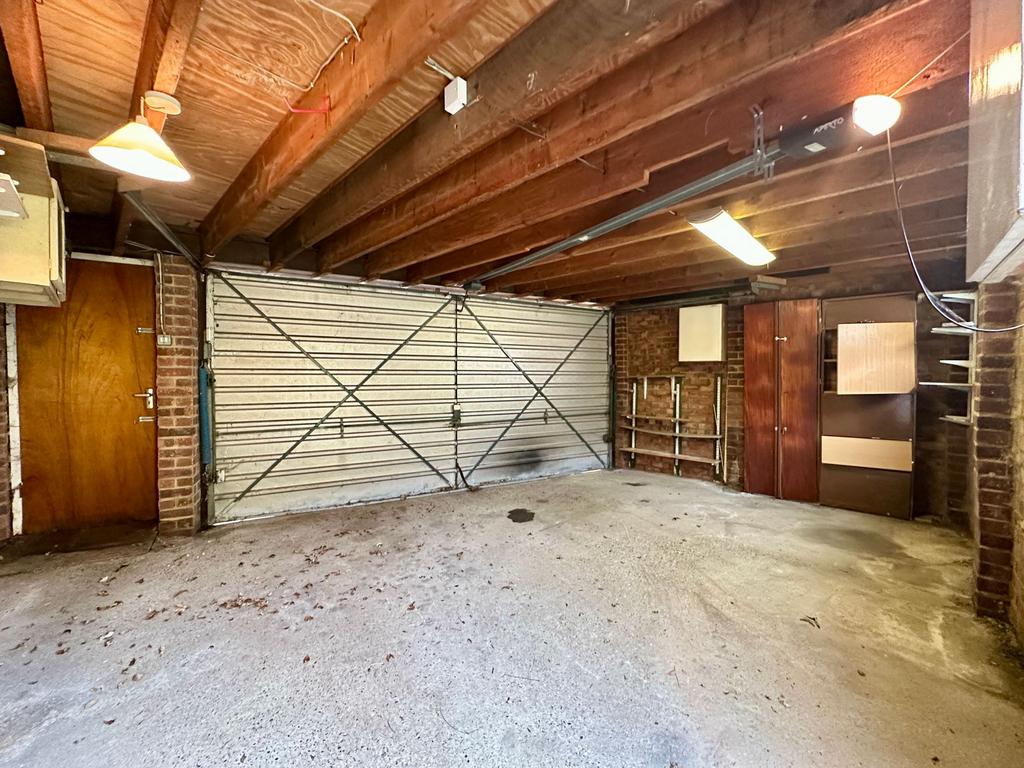 Garage / Workshop