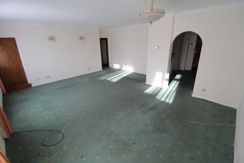3 bedroom apartment for sale, Lodge Close, Edgware, HA8