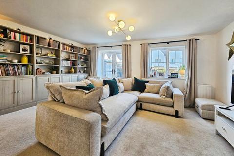 4 bedroom semi-detached house for sale, Honeysuckle Avenue, Willesborough, Ashford