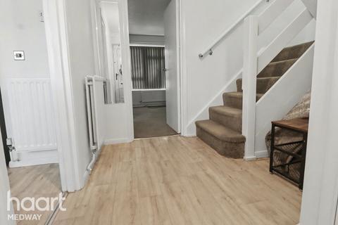 3 bedroom terraced house to rent, Fourwents Road, Rochester