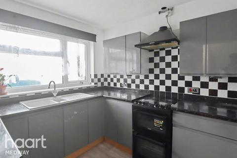 3 bedroom terraced house to rent, Fourwents Road, Rochester
