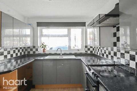 3 bedroom terraced house to rent, Fourwents Road, Rochester