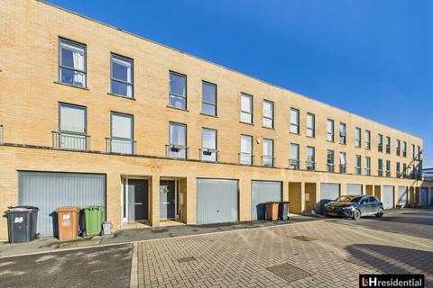 3 bedroom terraced house for sale, Studio Way, Borehamwood WD6