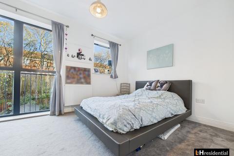 3 bedroom terraced house for sale, Studio Way, Borehamwood WD6