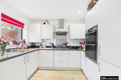 3 bedroom terraced house for sale, Studio Way, Borehamwood WD6