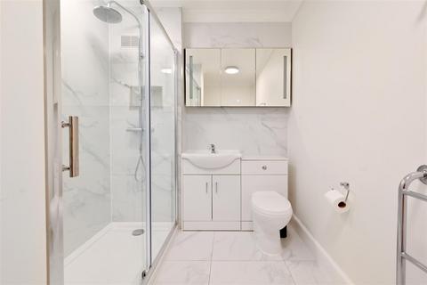 2 bedroom flat to rent, South Lodge, Knightsbridge SW7