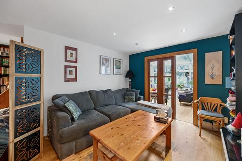 3 bedroom house for sale, Oliver Close, Chiswick