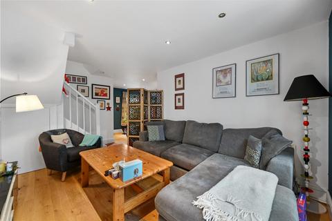 3 bedroom house for sale, Oliver Close, Chiswick