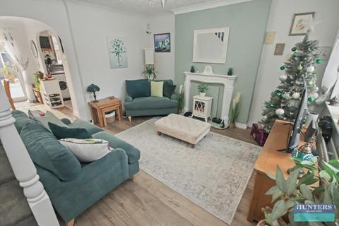 3 bedroom townhouse for sale, Winchester Gardens Bradford, BD4 8UJ