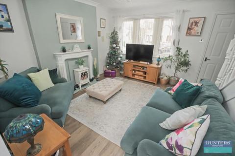3 bedroom townhouse for sale, Winchester Gardens Bradford, BD4 8UJ