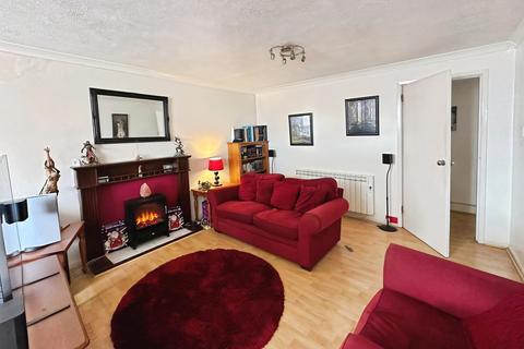 1 bedroom flat for sale, 9A Stafford Close, Bulkington, Bedworth, Warwickshire CV12 9QX