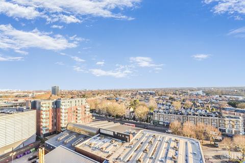 1 bedroom flat to rent, Jargonelle House, Pavana Square Brentford TW8