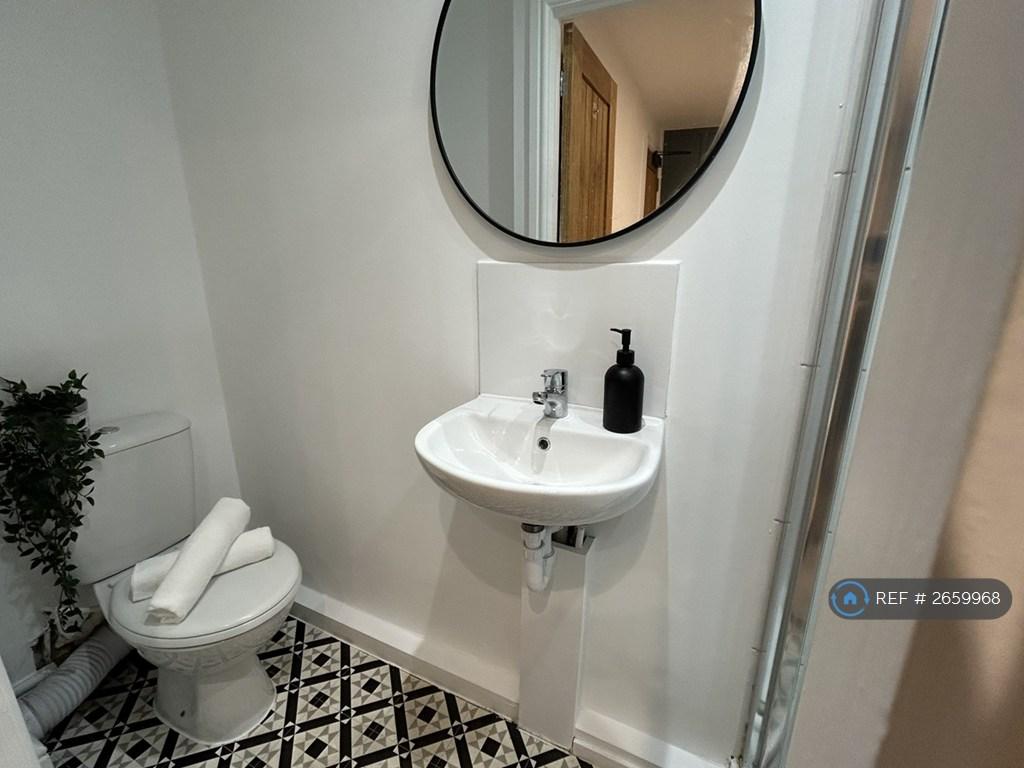 Room 2 En-Suite