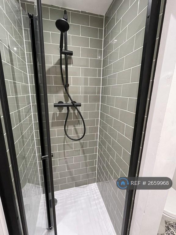 Room 1 En-Suite