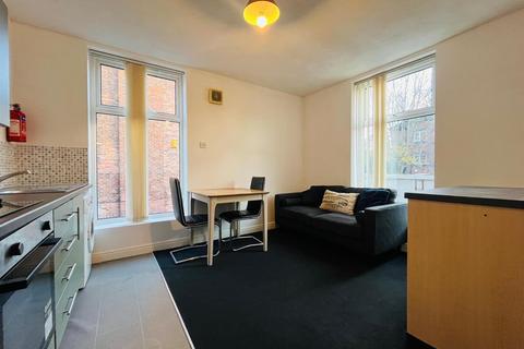 2 bedroom apartment to rent, Demesne Road, Whalley Range, Manchester