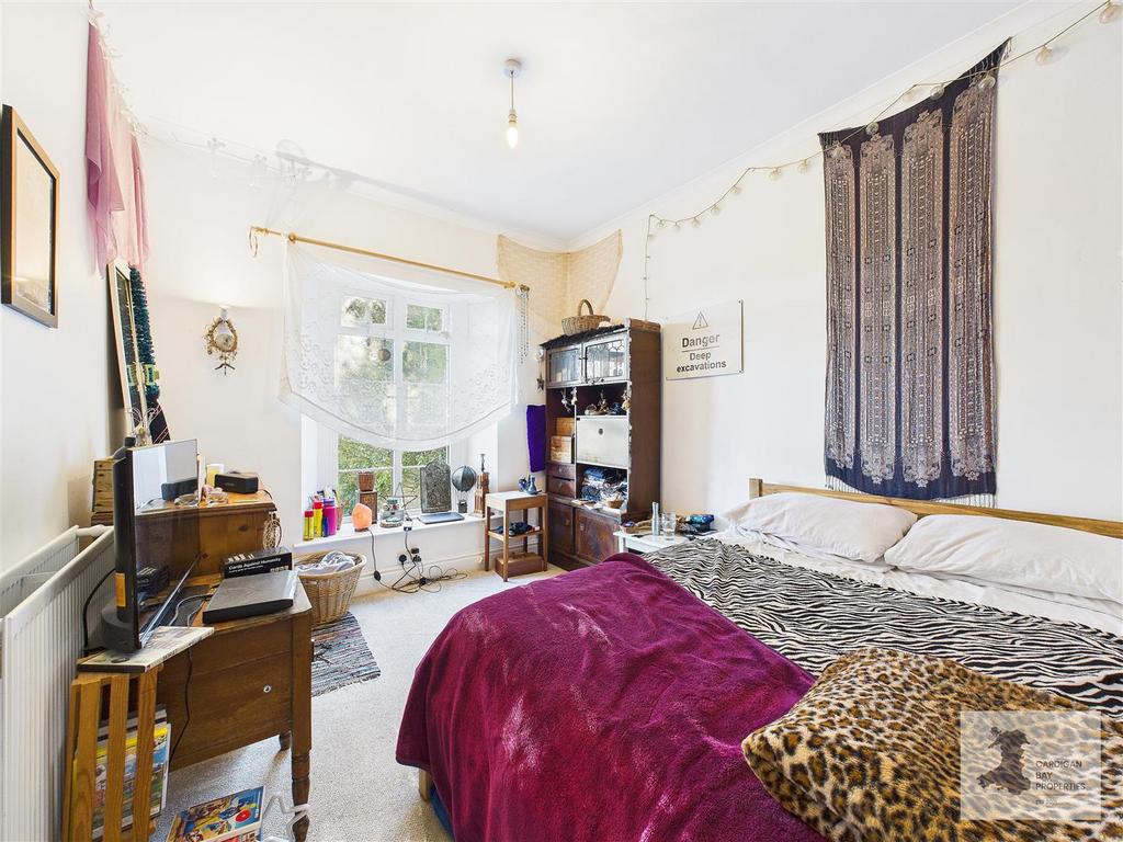 Frist floor bedroom 1