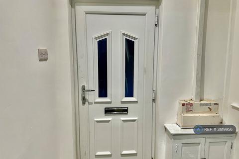 3 bedroom semi-detached house to rent, Masefield Drive, Farnworth, Bolton, BL4