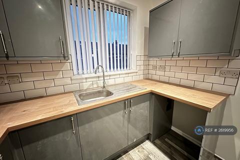 3 bedroom semi-detached house to rent, Masefield Drive, Farnworth, Bolton, BL4