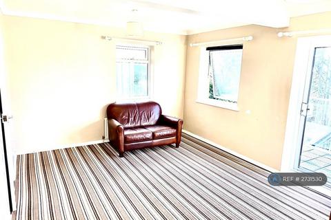 3 bedroom maisonette to rent, Batemans Road, Brighton, BN2