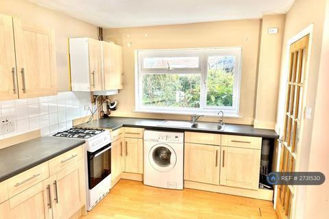 3 bedroom maisonette to rent, Batemans Road, Brighton, BN2