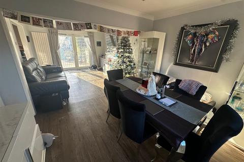undefined, Sparrow Farm Drive, Feltham