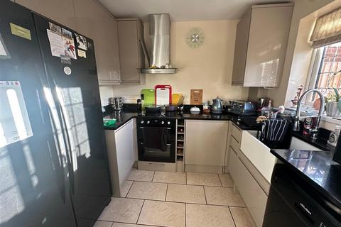 undefined, Sparrow Farm Drive, Feltham