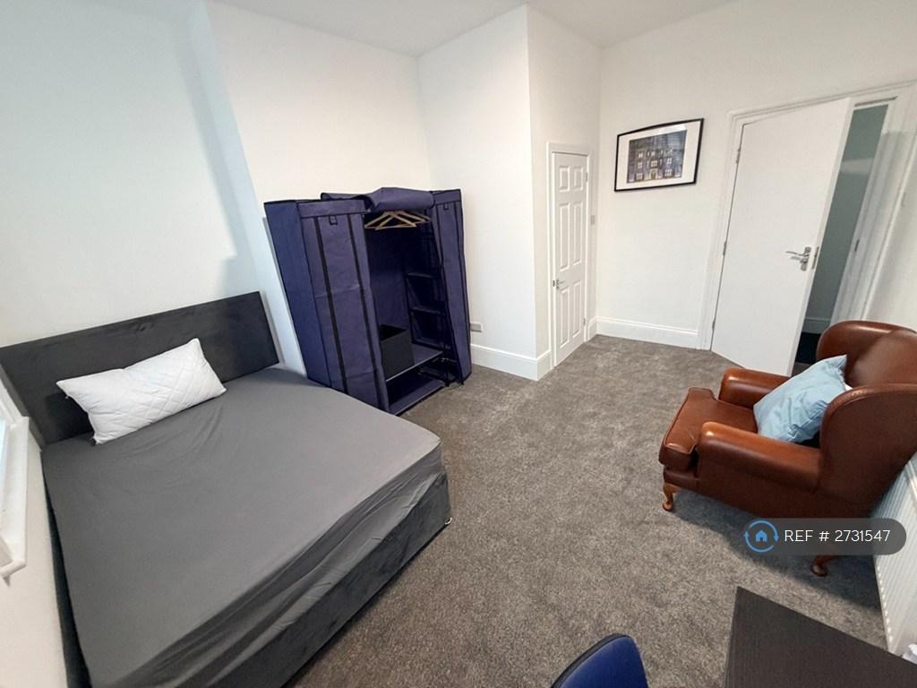 £595 Pcm