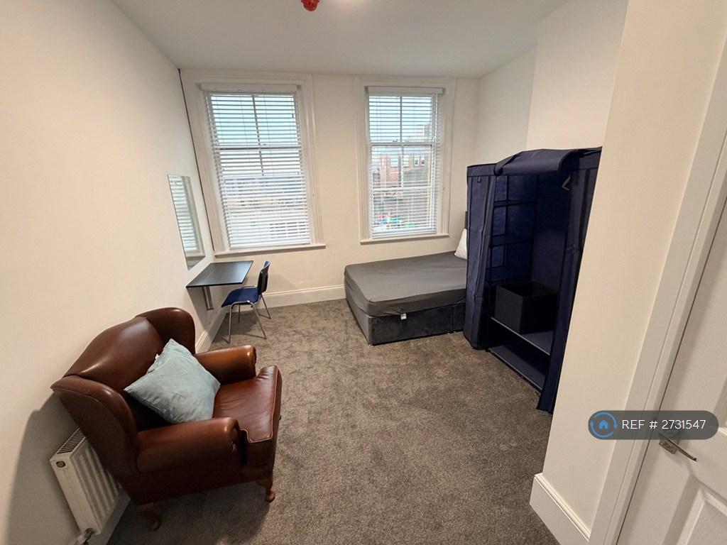 £595 Pcm