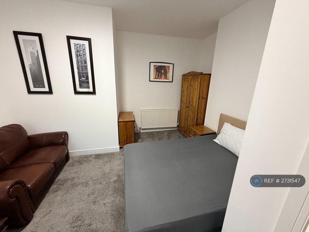 £595