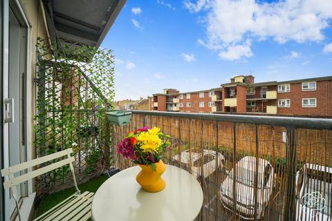 2 bedroom apartment to rent, 12 Flint Close, London E15