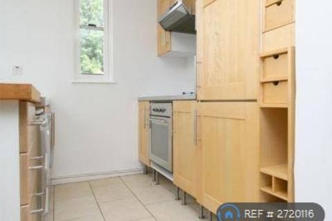 3 bedroom terraced house to rent, Barset Road, London, SE15
