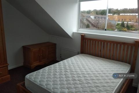 3 bedroom terraced house to rent, Barset Road, London, SE15