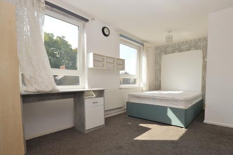 3 bedroom maisonette to rent, Lipton Road, Tower Hamlets, E1 0LJ