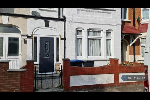 2 bedroom flat to rent, London, London, N13