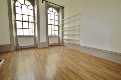 2 bedroom house to rent, Oriental Place, BRIGHTON