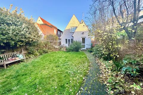 3 bedroom detached house for sale, Livesay Crescent, Worthing, BN14