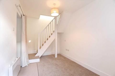 undefined, High Street, Burton Latimer