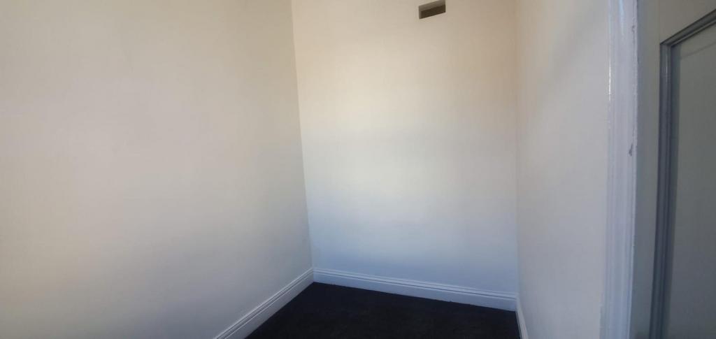 Bedroom    .jpg