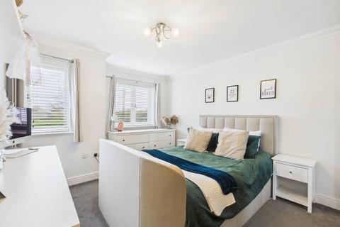 2 bedroom apartment for sale, Warren Road, Ashford, Surrey, TW15
